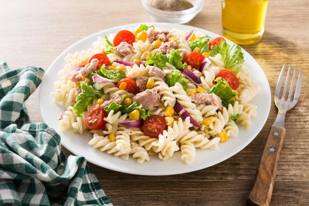 Pasta con tonno fresco