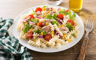 Pasta con tonno fresco