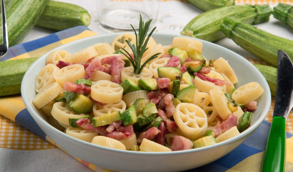 Pasta zucchine e speck