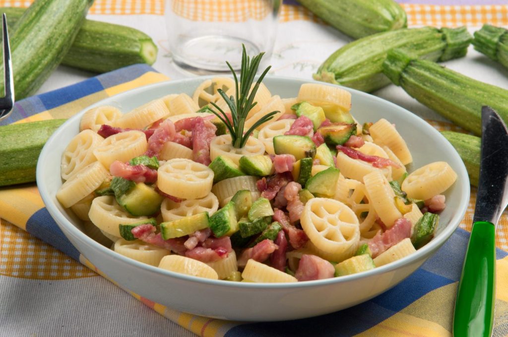 Pasta zucchine e speck