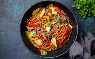 Spaghetti di soia con verdure
