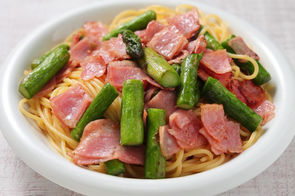 Pasta asparagi e pancetta