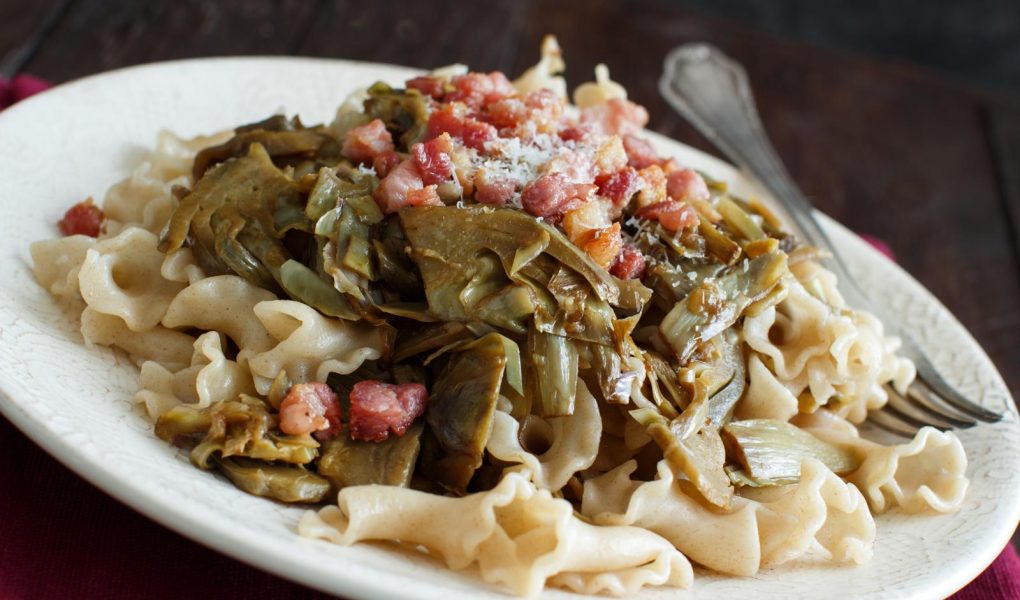 Pasta con carciofi e pancetta
