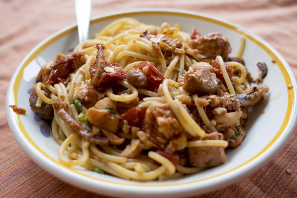 Pasta con pesce spada e melanzane