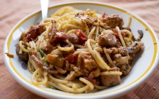 Pasta con pesce spada e melanzane