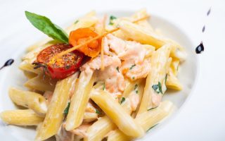 Pasta salmone e pomodorini