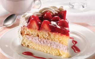 Torta panna e fragole